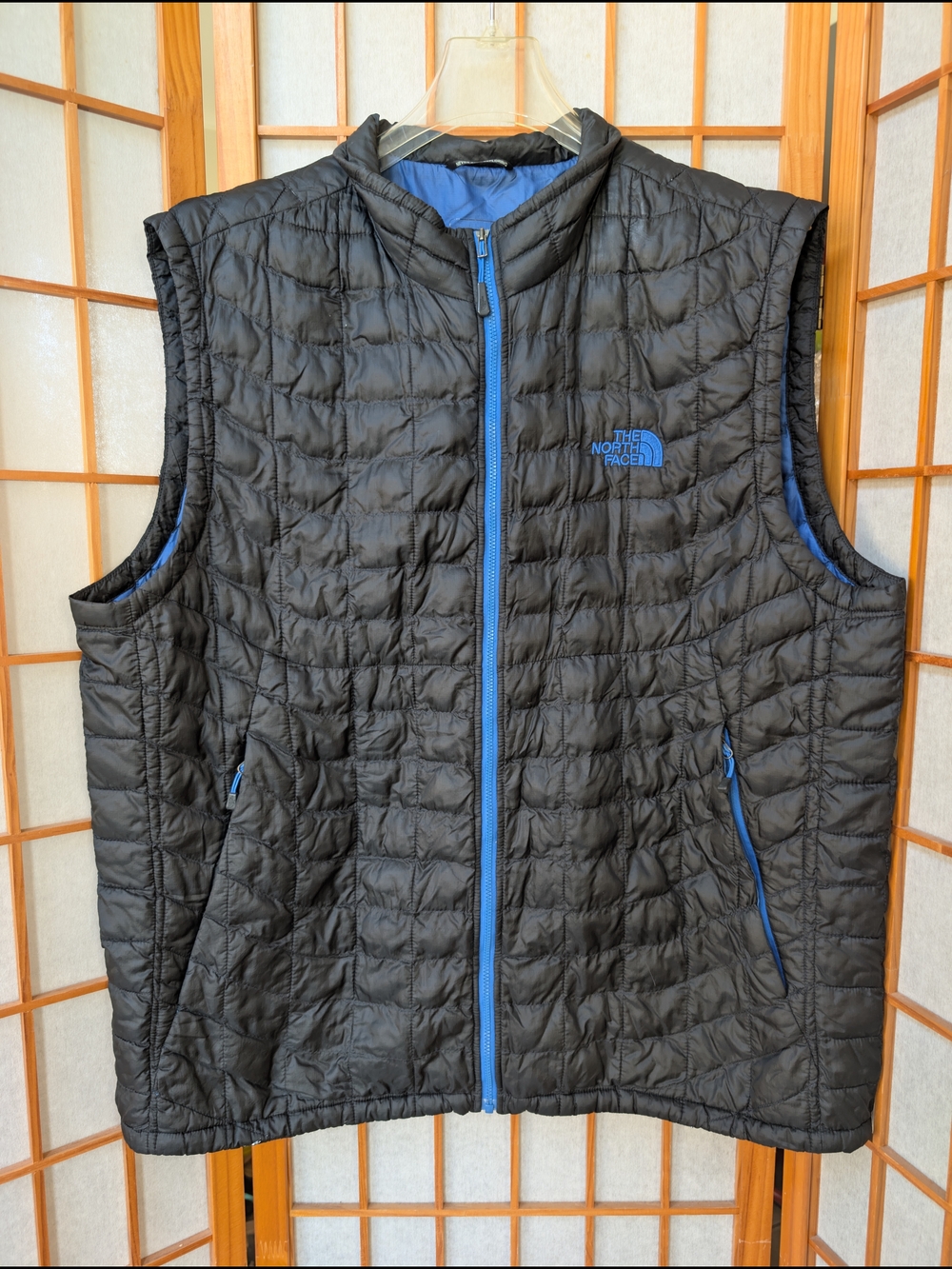 North Face Mens Thermoball Vest - Back + Front Logo - XL Black Blue - Zip Pocket